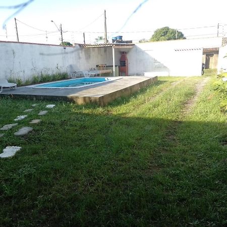 Vila agradável com piscina. Vila Peruíbe Exterior foto