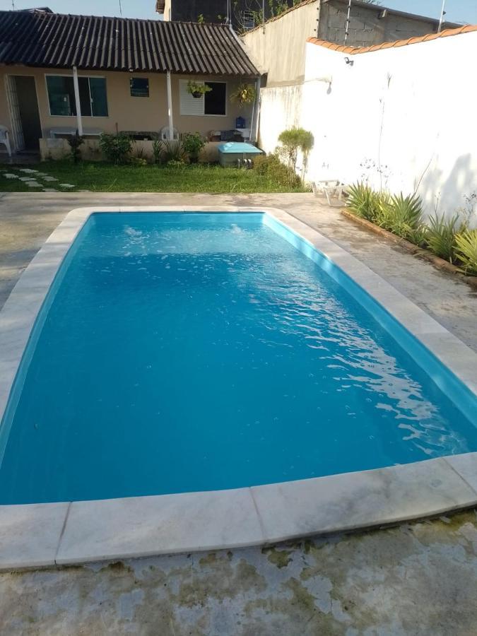 Vila agradável com piscina. Vila Peruíbe Exterior foto