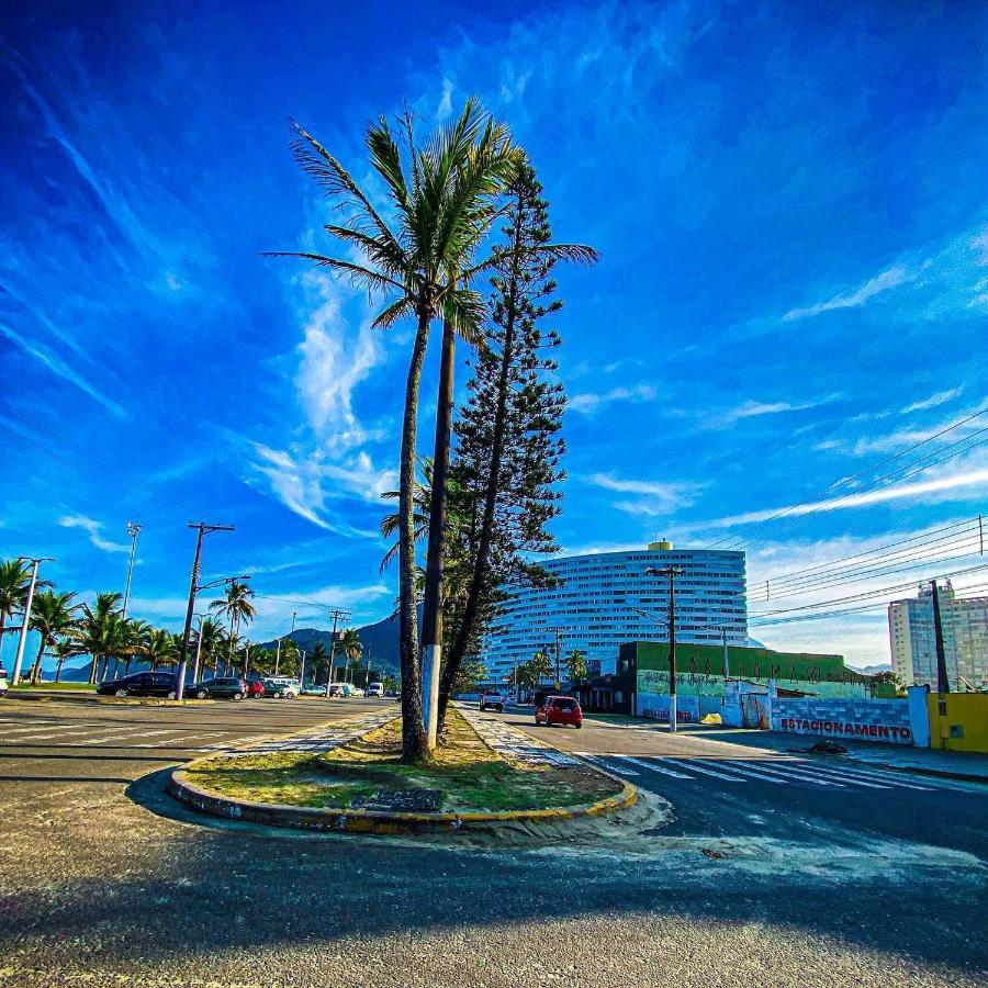 Vila agradável com piscina. Vila Peruíbe Exterior foto